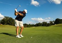 Golf : travailler sa rotation au bureau il existe des exercices simples pour améliorer sa souplesse du dos.
