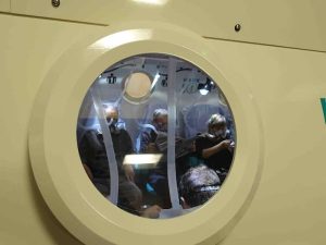 Le centre hyperbare de HEH accueille jusqu'à 16 personnes simultanément