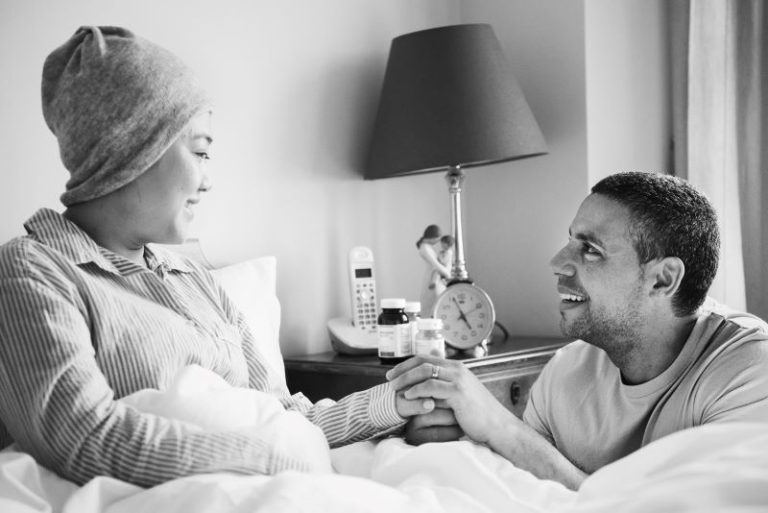 le cancer ne doit pas empêcher la sexualité dans un couple.