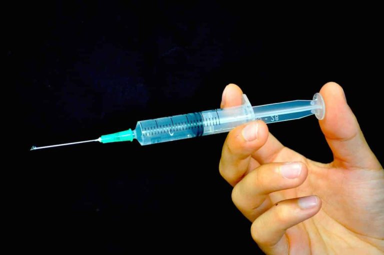 Les volontaires du test du vaccin Eola seront suivis durant un an
