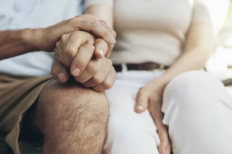 Les aidants, indispensables, pour la prise en charge des malades d'Alzheimer