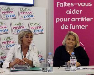 La présidente de Courir POUR ELLES, Sophie Moreau, et Bénédicte Mastroianni, pneumo-oncologue à l'hôpital Louis Pradel, ont rappelé l'importance de délivrer leurs messages auprès d'un maximum de jeunes femmes, population la plus sensible.©Ph.F.