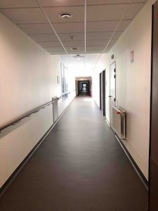 Des couloirs immenses au Médipôle