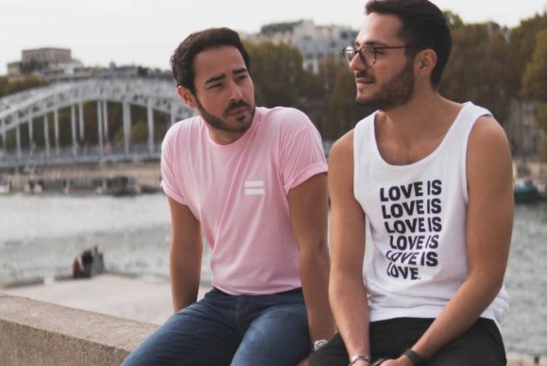 Les homosexuels hommes figurent parmi les populations les plus à risque. ©Pexels
