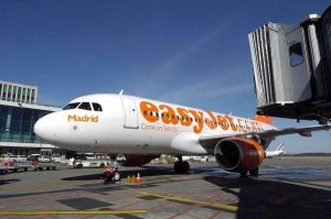 easyjet lyon