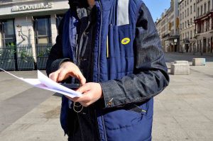 coronavirus la poste réduit ses tournées
