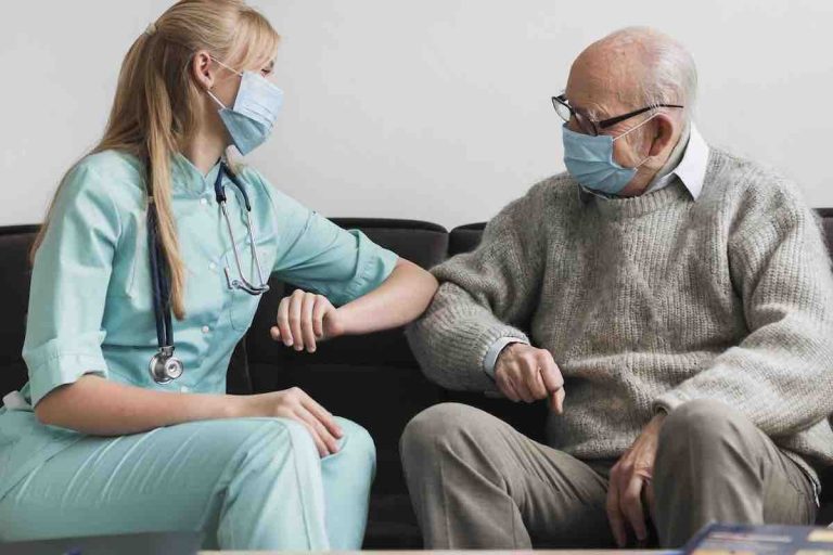 Infirmier et son patient