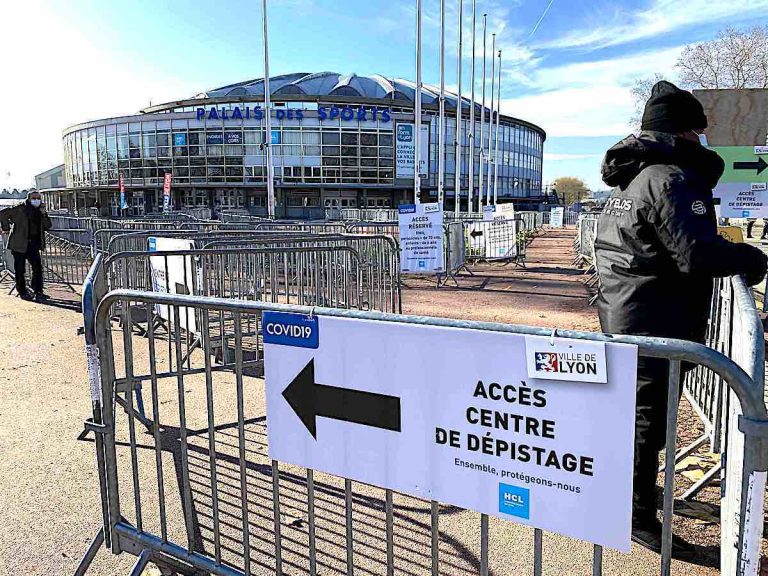 Le dépistage Covid se poursuit au centre de Lyon-Gerland
