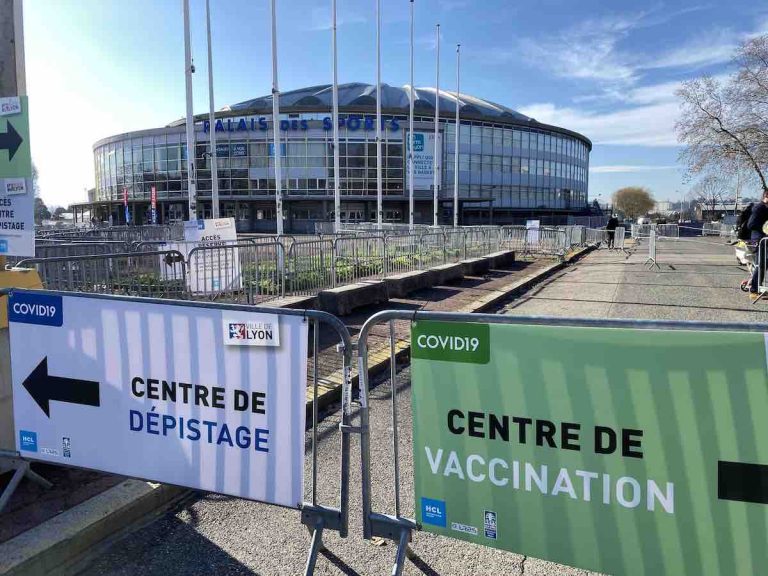 palais des sport lyon gerland centre vaccination covid