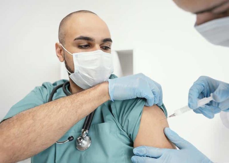 Vaccination Covid-19 combinaison vaccins doses AstraZeneca Pfizer Moderna