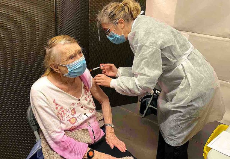 vaccination covid plus de 75 ans