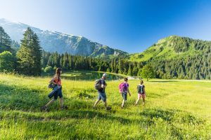Les bienfaits de la marche en montagne.