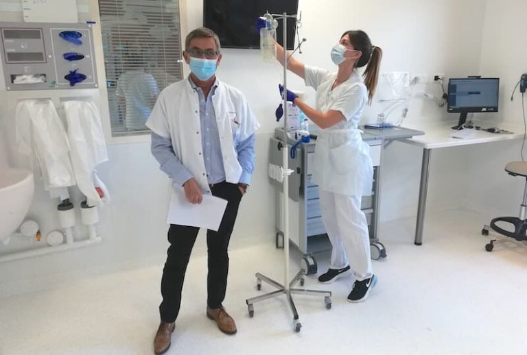 Le nouveau service de ranimation de l'hôpital cardiologique Louis Pradel, à Lyon, ''l'une des plus belles de France''.