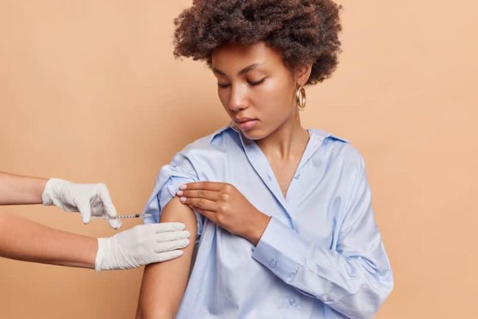 vaccination vaccins covid-19 ados périmés