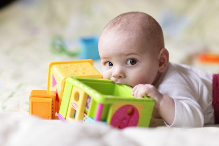 Les jouets en plastique peuvent contenir des substances toxiques.