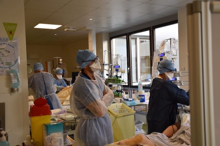Des malades du Covid pris en charge au CHU de Saint-Étienne.