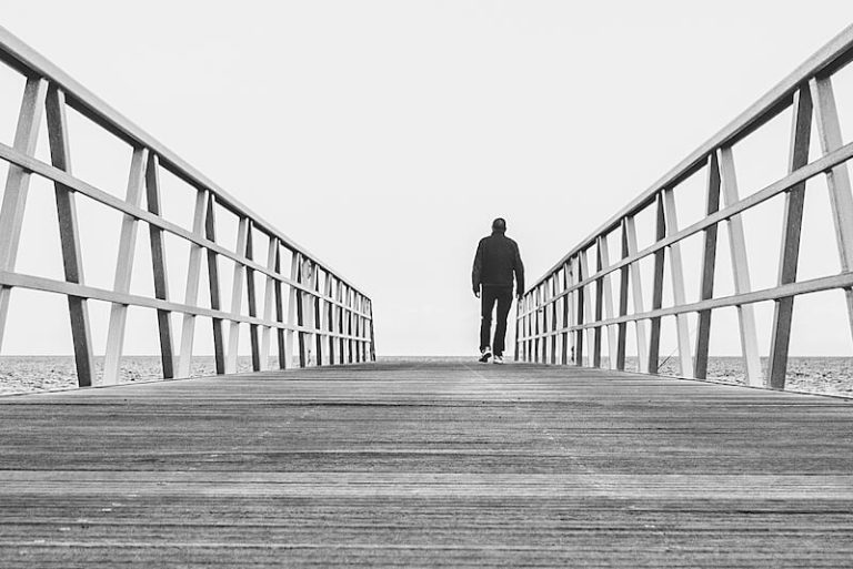 Détection des signes de détresse : un enjeu majeur pour la prévention du suicide.