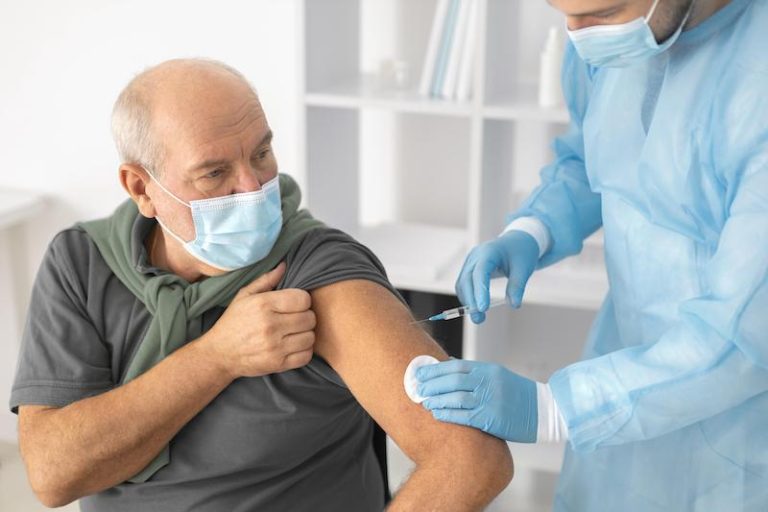 Le virus circule toujours et la vaccination anti Covid-19 est toujours de rigueur.