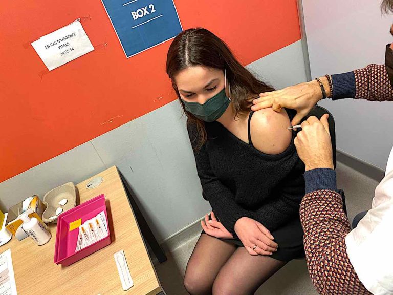 Covid un million de doses vaccin aux HCL Lyon