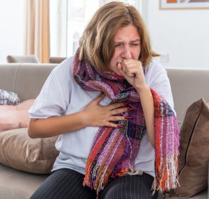 etouffement douleur poitrine tousser gestes sauvent secours 