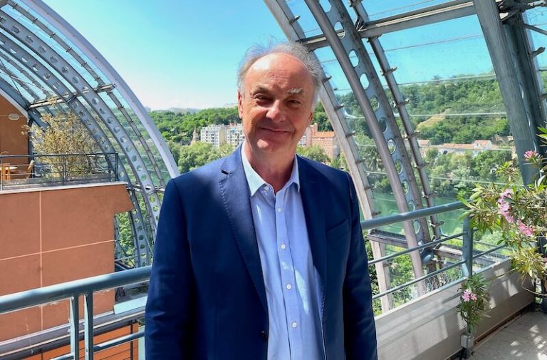 Le virologue lyonnais Bruno Lina explique l'évolution probable de l'épidémie de Covid-19 pour l'été 2022.