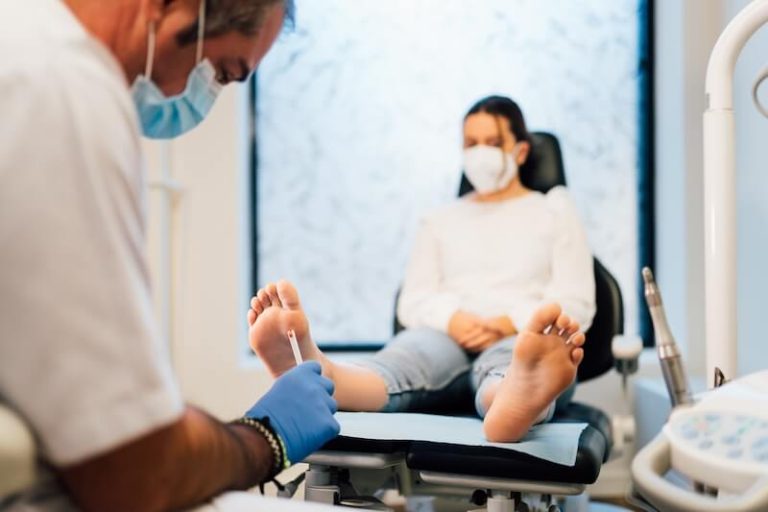 Des semelles en solicone 3D pour protéger les pieds des patients atteints de diabète.