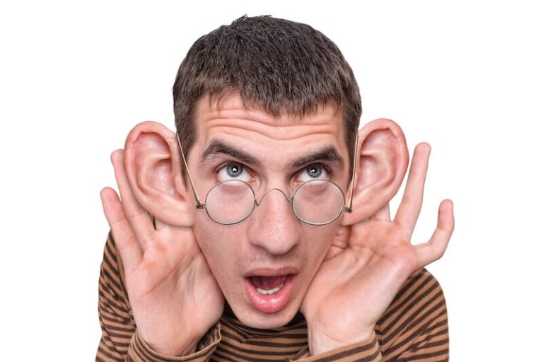 Les oreilles décollées sont une source de mal être.