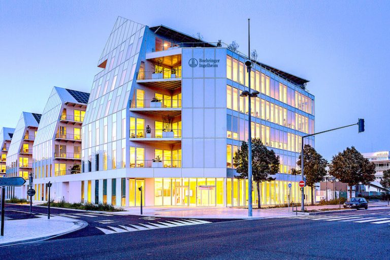 L’immeuble Boreal, au cœur du Biodistrict Lyon-Gerland, est le siège de l'activité santé animale en France du groupe Boehringer Ingelheim, investisseur principal d’Aurobac.