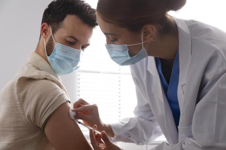 L'épidémie de Covid-19 reprend depuis début septembre. C'est la huitième vague.
