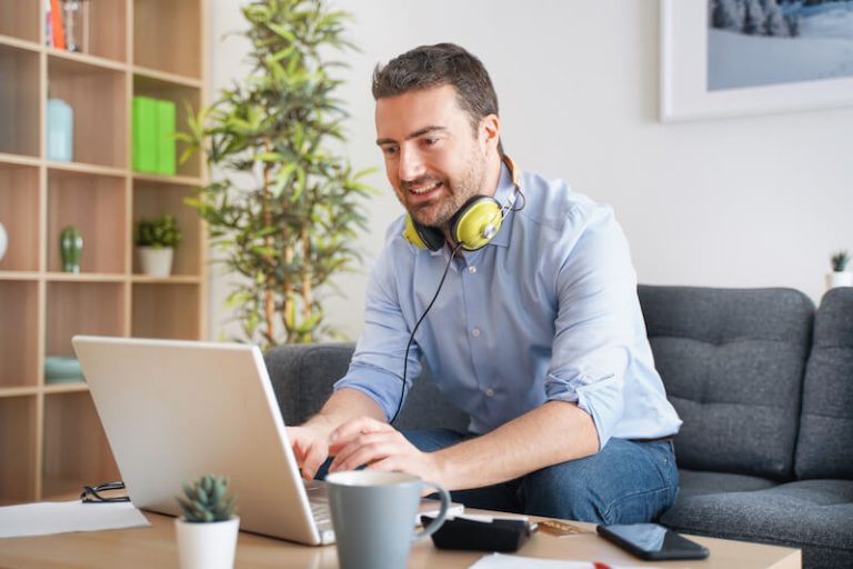 Le télétravail s'est généralisé durant la crise sanitaire, faisant souffler un vent nouveau sur la santé au travail.