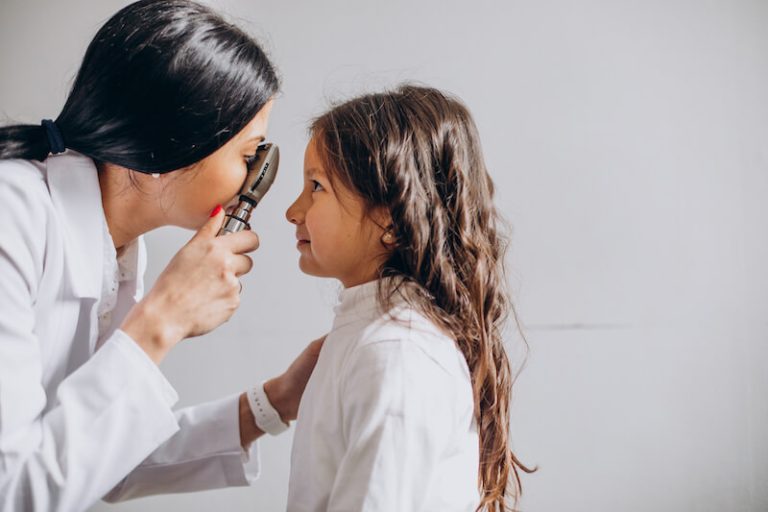 Face à des troubles de la visions toujours plus fréquents, la réorganisation du système de santé doit favoriser un accès plus simple aux soins oculaires.