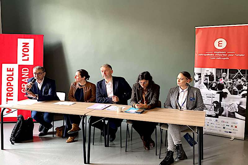 Bruno Bernard, Lucie Vacher et Pascal Blanchard (Métropole de Lyon) présentent la campagne des métiers du prendre soin.