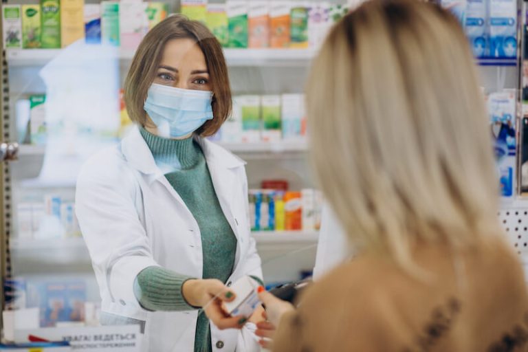 Les pharmaciens d'officine, un chaînon indispensable dans le système de santé.