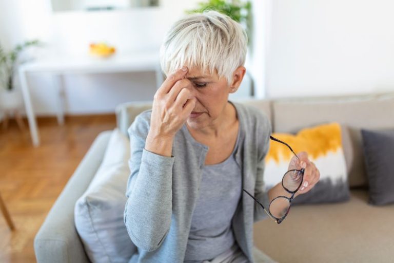 Symptôme de fatigue chronique, l'asthénie est plus intense qu'une fatigue passagère.