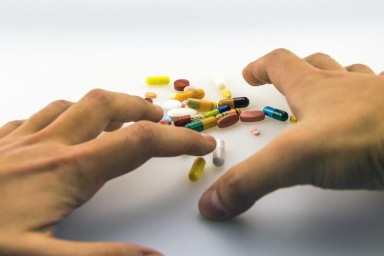 L'éaddiction aux médicaments est le plus souvent la conséquence d'une consommation injustifiée.