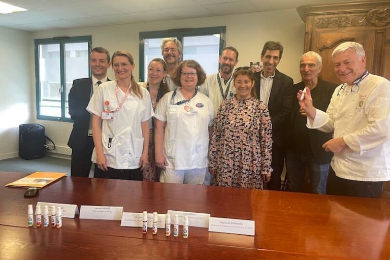À partir de l'été 2023, les enfants de l'Hôpital Femme Mère Enfant auront accès aux sprays aromatisés.