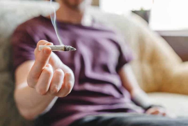 Un jeune souffrant d'addiction au cannabis.