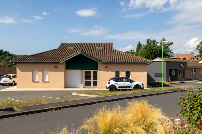 Le centre de santé au Rouget-Pers, dans le Cantal, accueille les deux premiers médecins salariés de la région AuRA.