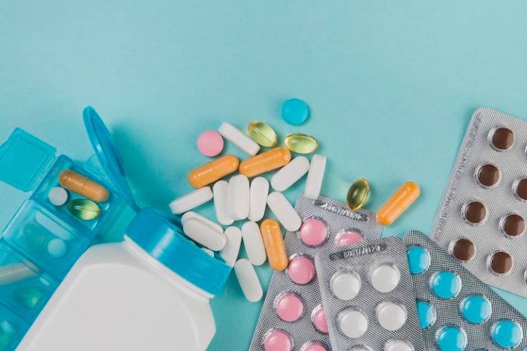 l'antibiorésistance, panel de médicaments antibiotique, bientôt inefficace à cause des bactéries antibiorésistantes