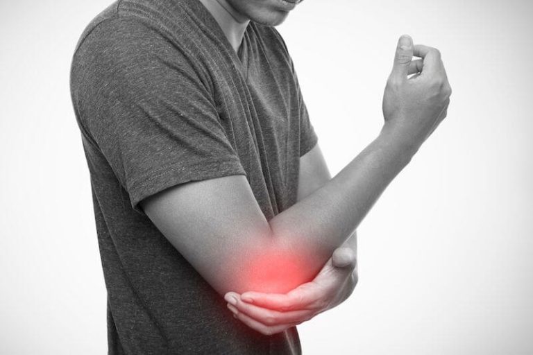 Une douleur au coude ou dans l'avant bras peut annoncer une épicondylite, tendinite du coude.