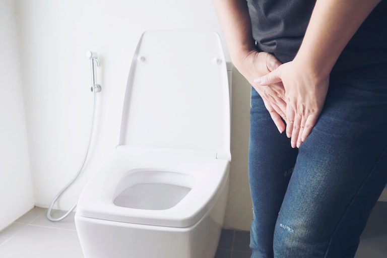 Femme ayant des troubles urinaires
