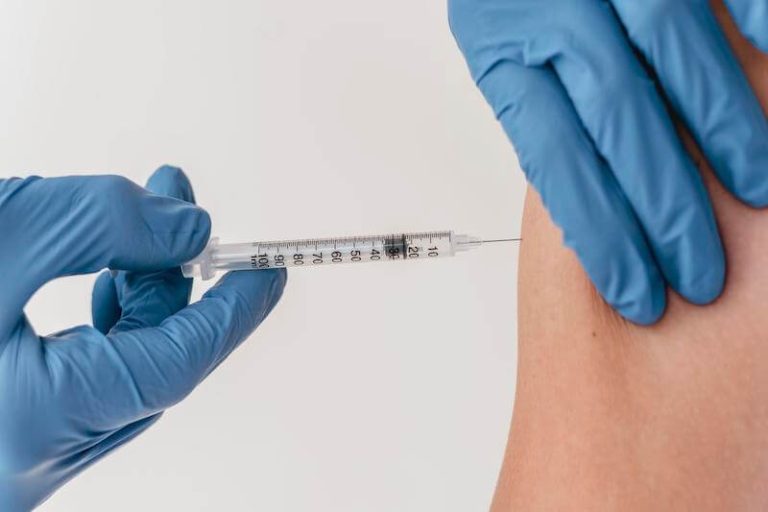 sportif qui reçoit une une infiltration médicale