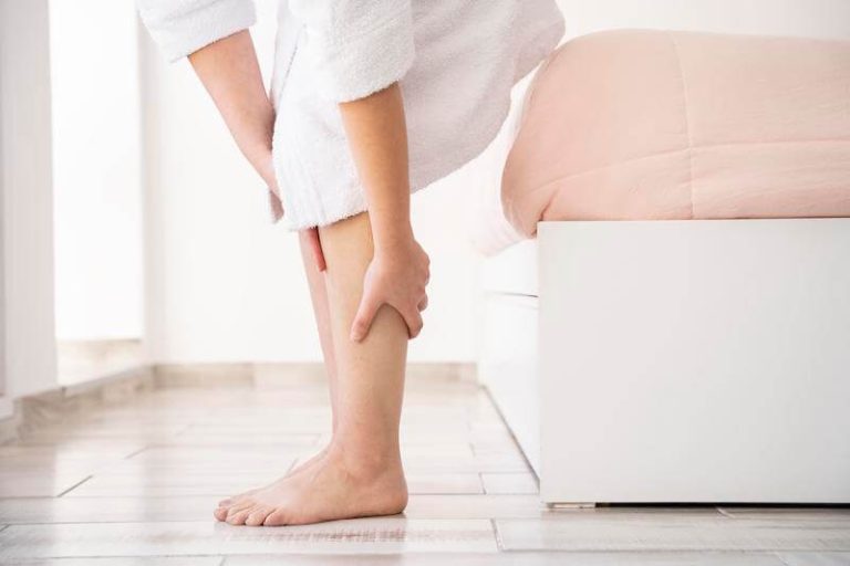 Le gonflement des jambes est souvent signe d'un œdème, comment le reconnaître ?