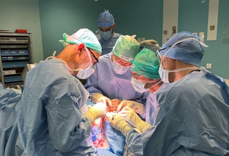 La première greffe de larynx en France, réalisée les 2 et 3 septembre à Lyon.