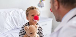 Un enfant hospitalisé qui garde des moments de bonheur, c'est l'objectif des clowns hospitaliers de l'association lyonnaise Docteur Clown.