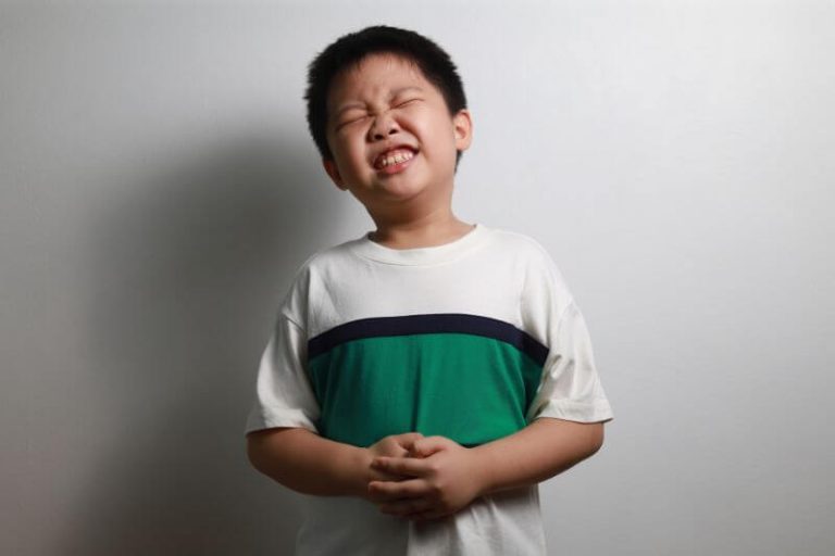 enfant qui a mal au ventre