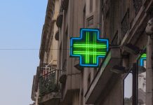 Fermeture de pharmacies : alerte rouge en Auvergne-Rhône-Alpes Une pharmacie menacée de fermeture en Auvergne-Rhône-Alpes.