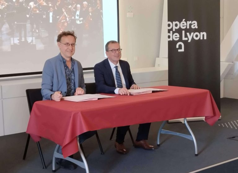 Richard Brunel, directeur général de l'Opéra de Lyon et Raymond Le Moign, directeur général des HCL.