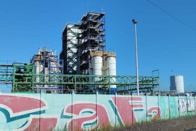 L'usine d'Arkema située à Pierre-Bénite, spécialisée dans la fabrication de produits dérivés de la chimie du fluor.