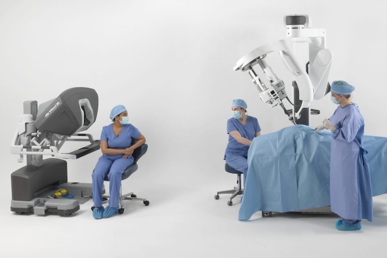 Le robot Da Vinvi pour des chirurgies de haute précision, déployé au CHU de Saint Etienne en juin 2024.